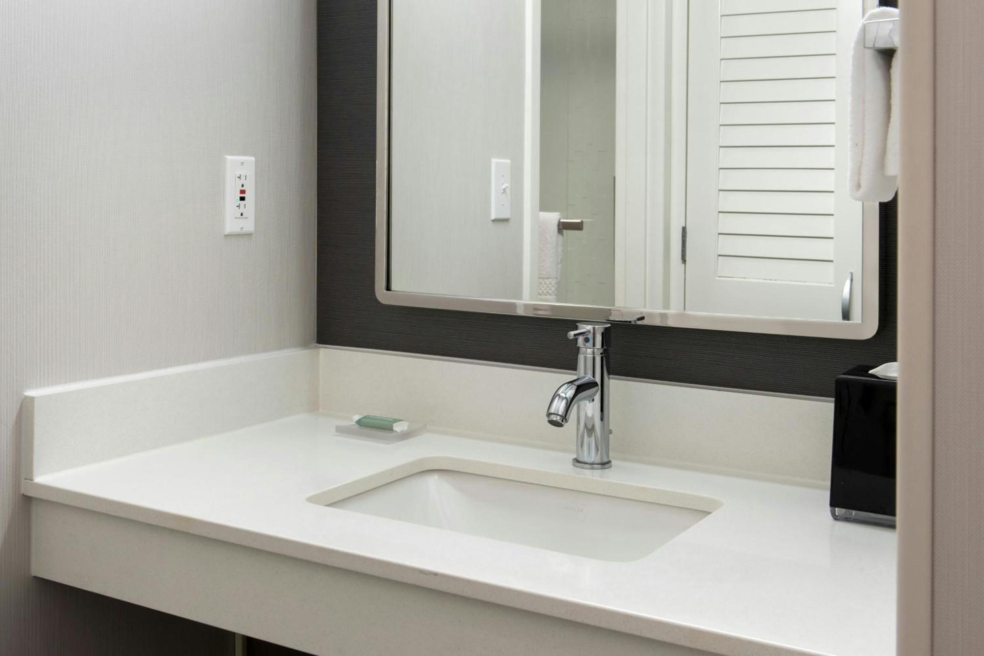 Courtyard By Marriott Silver Spring North/White Oak Exteriér fotografie